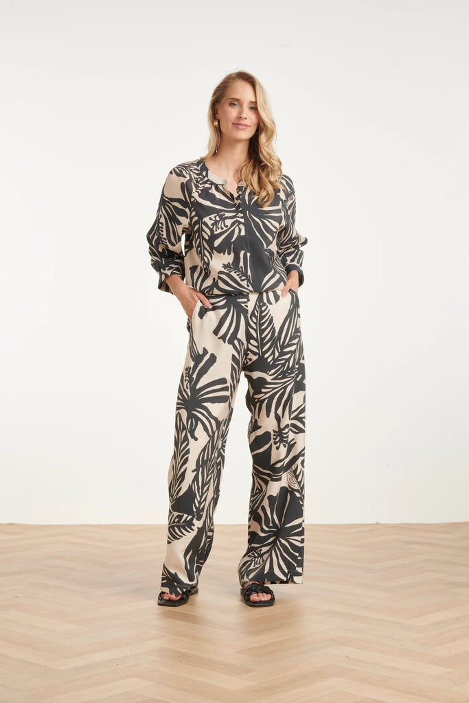 SMASHED LEMON WIDE-LEG TROUSERS WITH TROPICAL LEAF PRINT IN BLACK AND ECR | OFF WHITE - BLACK