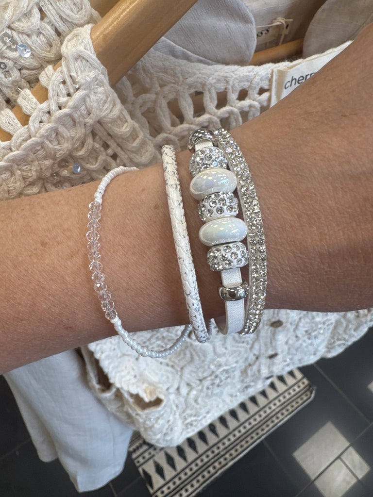 Rhinestone Multi-Layer Leather Magnetic Buckle Bracelet - LB: White