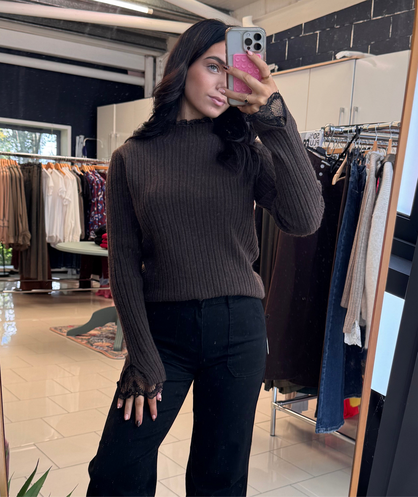 LILA BROWN LACE SWEATER